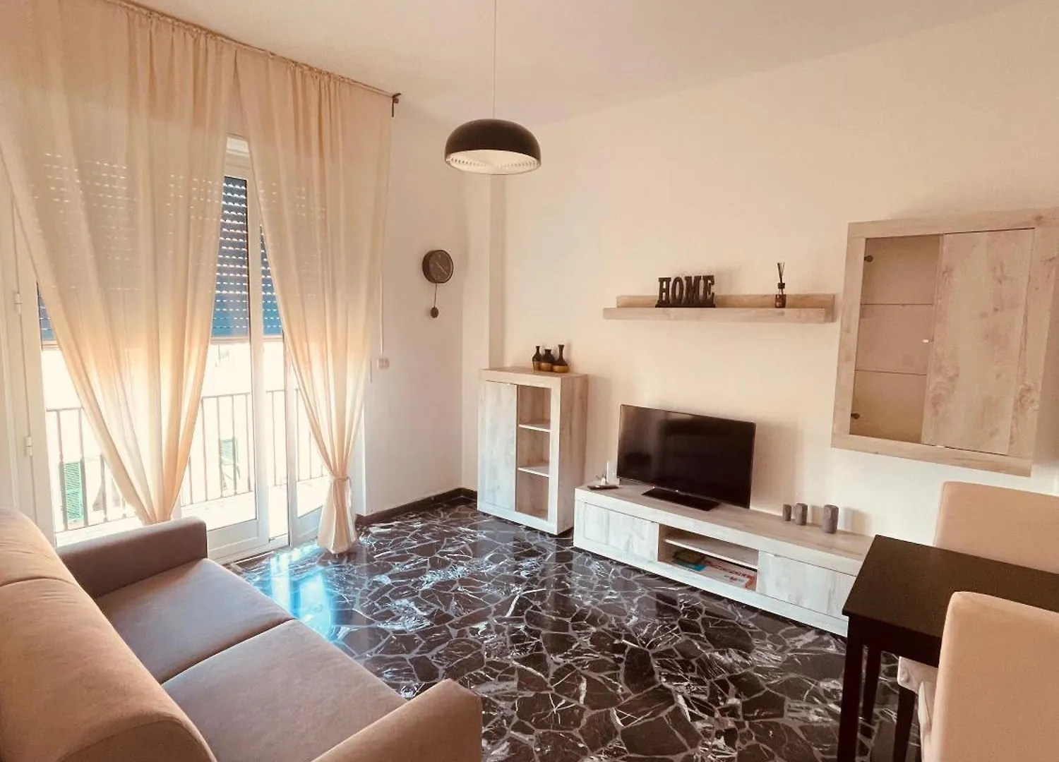 شقة Casa Vacanze La Nina فاراتسي