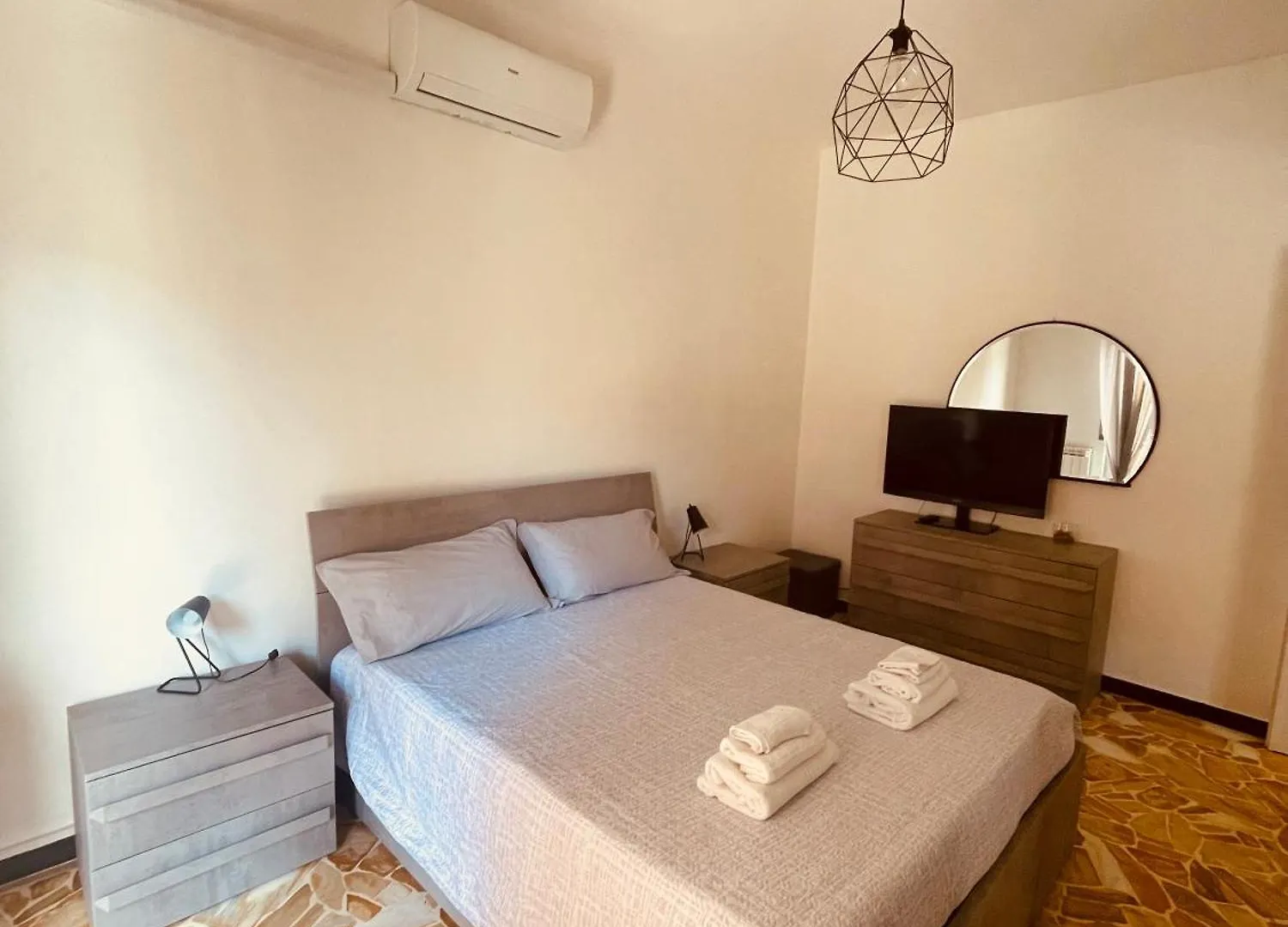 شقة Casa Vacanze La Nina فاراتسي 0*,